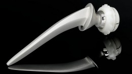 hip replacement device